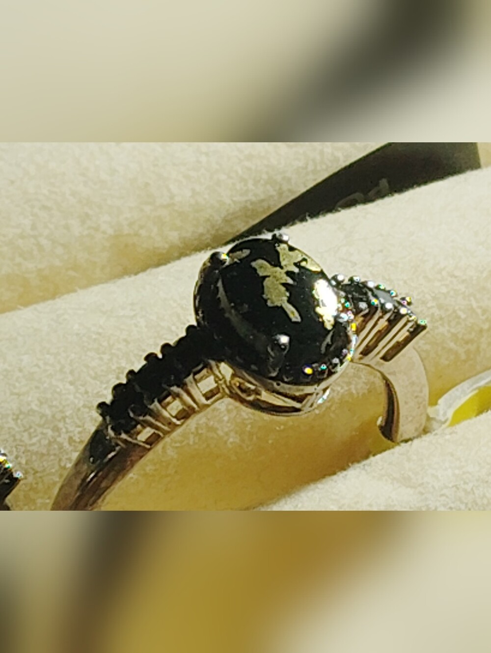 UNIQUE GOLDENTINE WITH TAHITIAN BLACK SPINEL. STERLING RING. SIZE-9